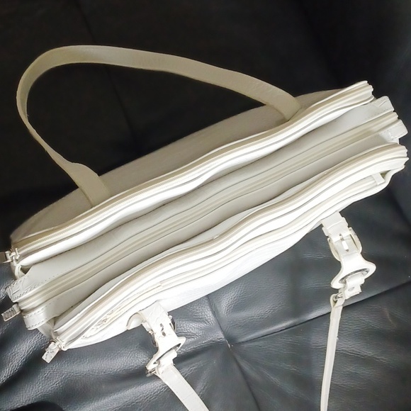 Vintage Sag Harbor Large White Faux-Croc Shoulder Bag With Ample Storage - Picture 10 of 17